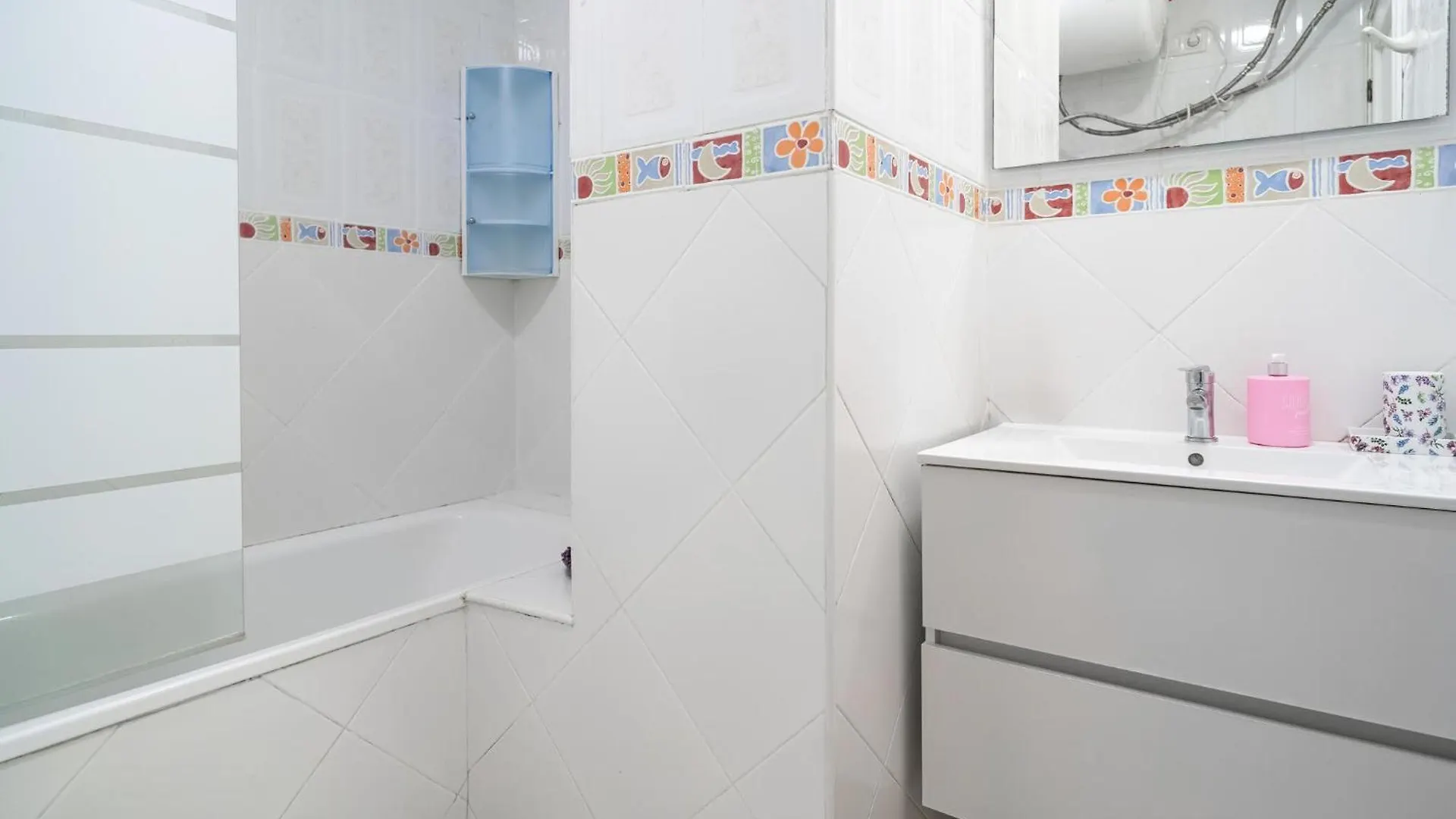 Awesome Apartment In Fuengirola With Kitchen